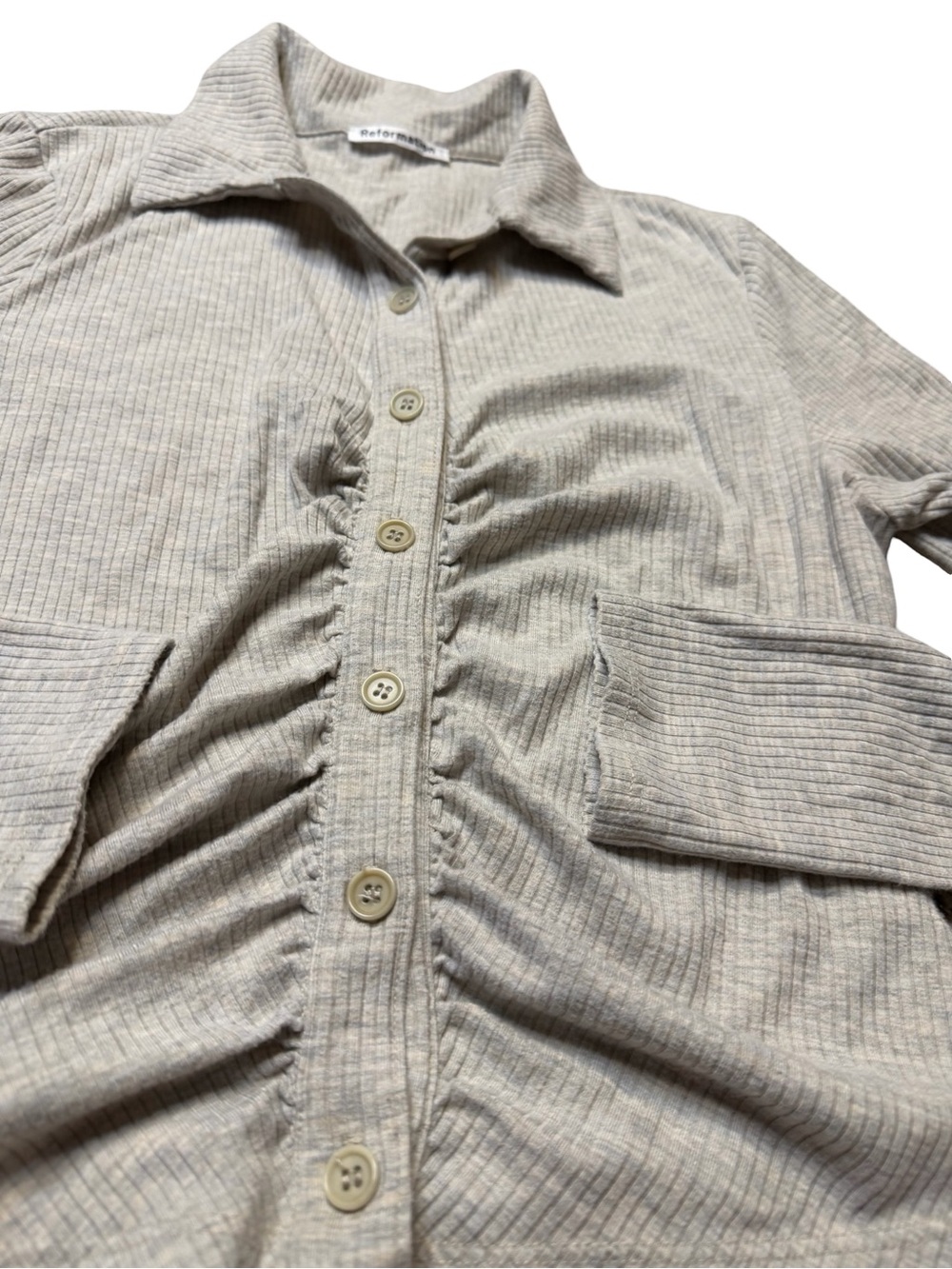 ✨ Reformation Ribbed Elin Button Front Collared Top Medium Neutral Knit ✨ - Picture 4 of 6